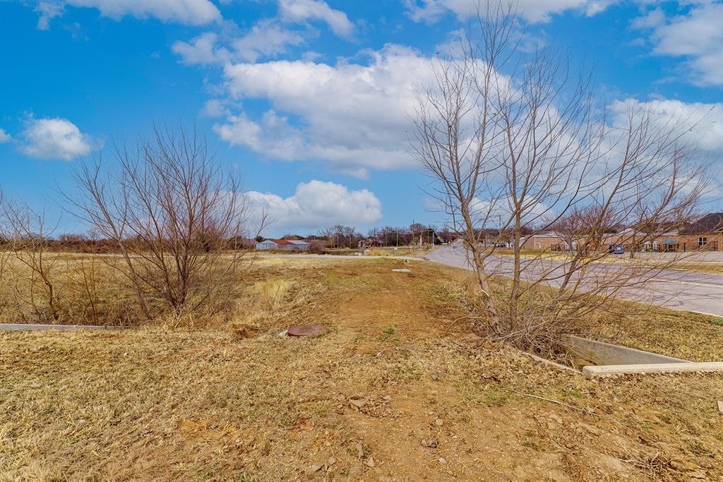 700 South Deer Park Road Decatur, TX 76234 - Photo 20 of 40 View of yard with a residential view