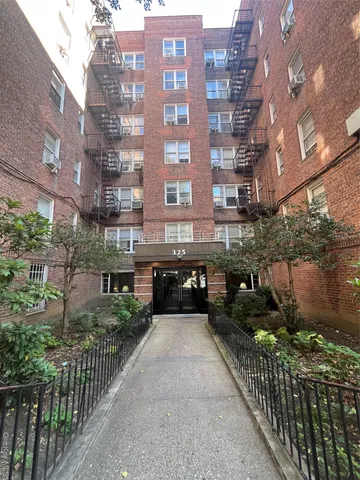$154,999 | 325 East 201st Street, Unit 4D | Bedford Park