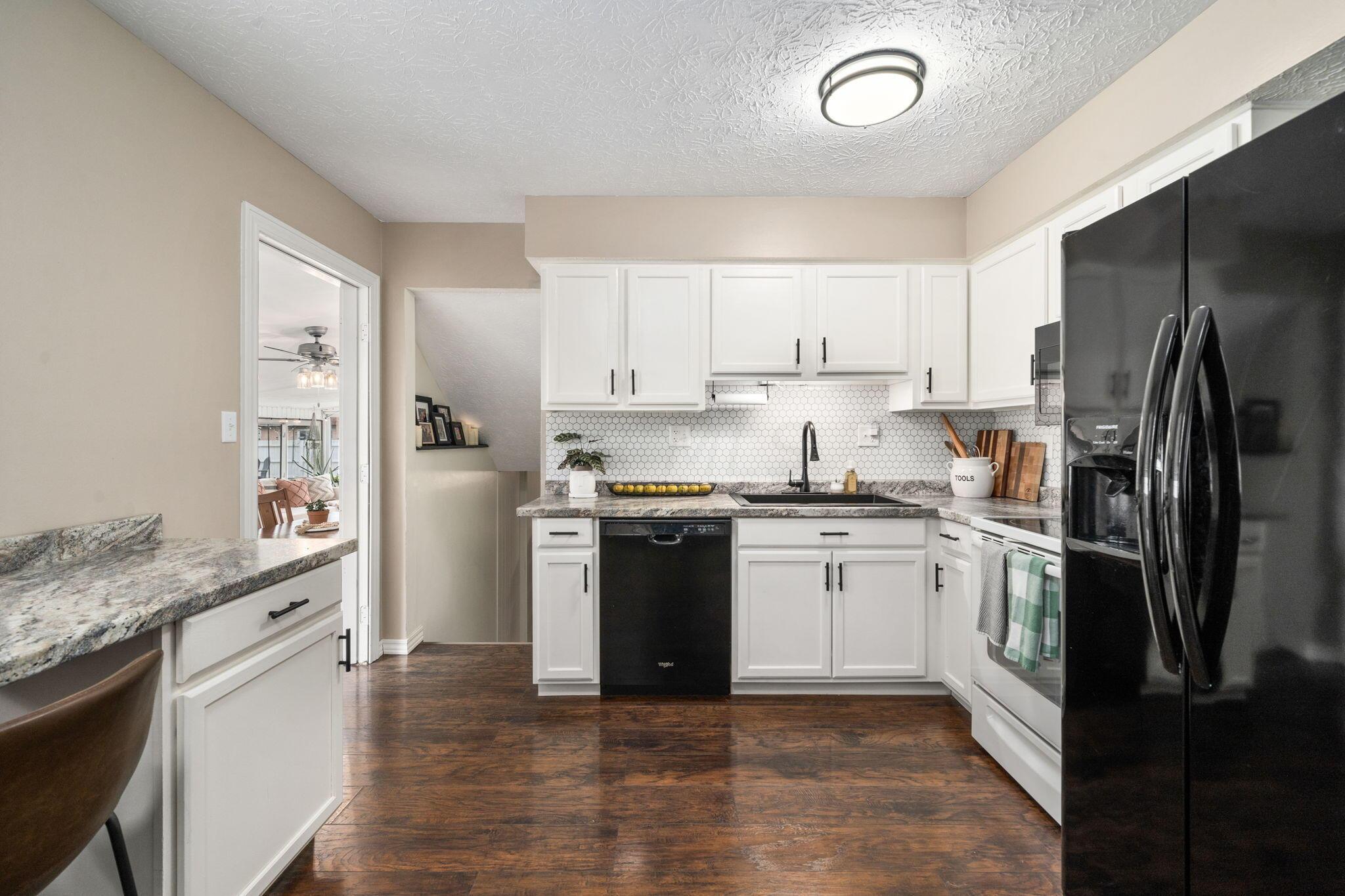 4895 Dunlap Road Columbus, OH 43229 - Photo 9 of 51 Kitchen
