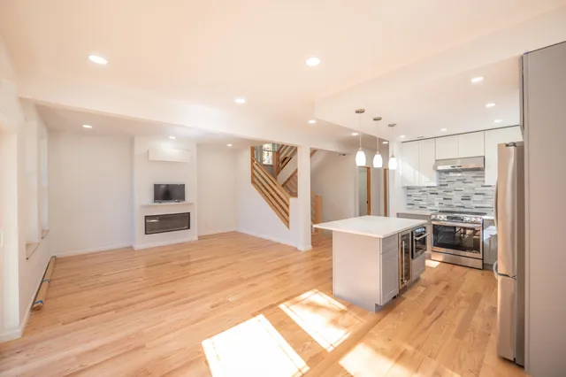 $949,000 | 49 Joan's Ridge Road, West Dover, VT 05356