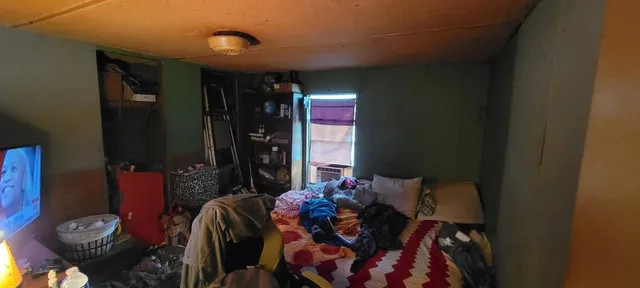 a bed room with a bed and a closet