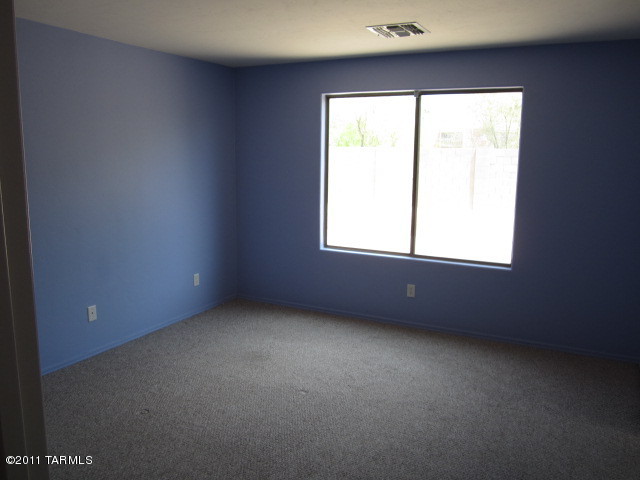 8429 East Sarnoff Ridge Loop Tucson, AZ 85710 - Photo 9 of 18