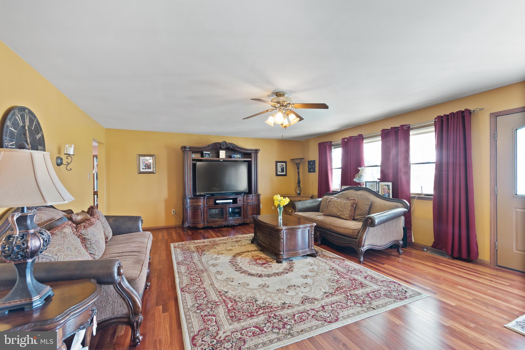162 Golf Club Road Sewell, NJ 08080 - Photo 4 of 35