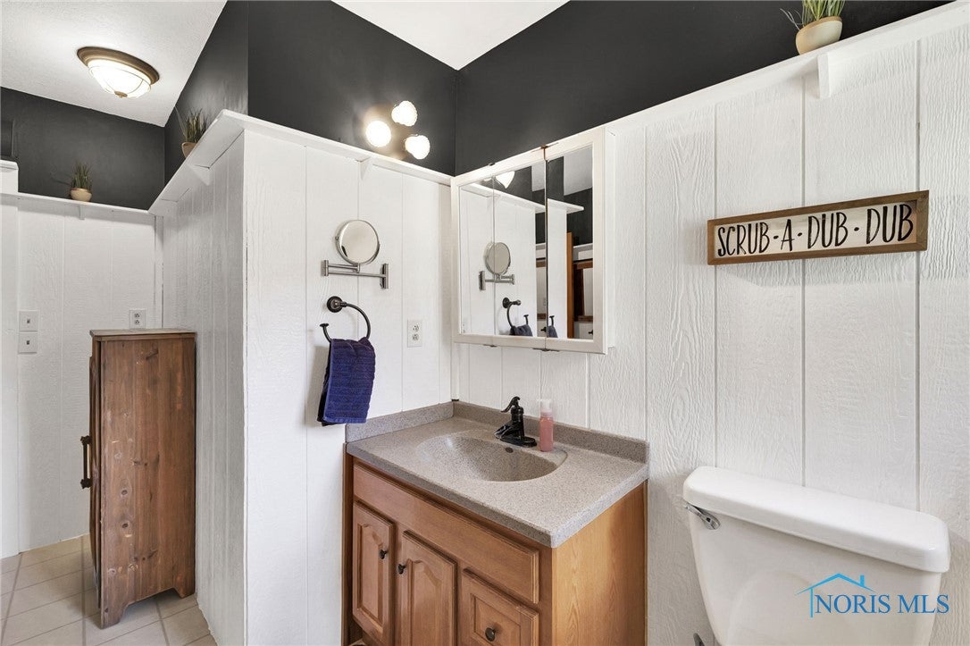2525 King Road Toledo, OH 43617 - Photo 24 of 50 Hallway Full Bath