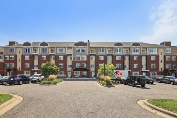 $179,900 | 649 Old Highway 8 Northwest, Unit 238, New Brighton, MN 55112