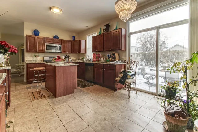 $389,900 | 25463 Cinnamon Circle, Plainfield, IL 60585