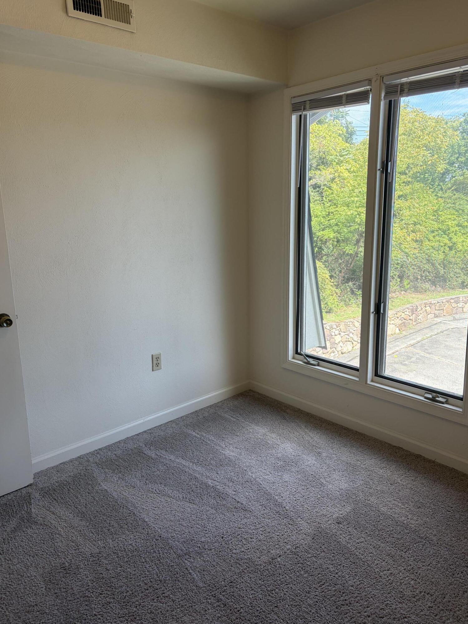 3390 Rasmont Road, Unit C Roanoke, VA 24018 - Photo 3 of 6 IMG_7919