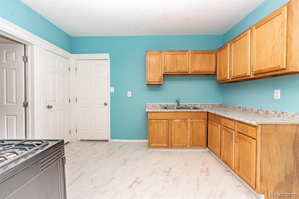 2580 Meldrum Street Detroit, MI 48207 - Photo 8 of 22
