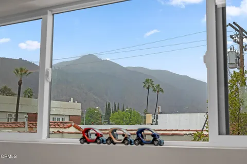 $1,979,000 | 1818 New York Drive, Altadena, CA 91001