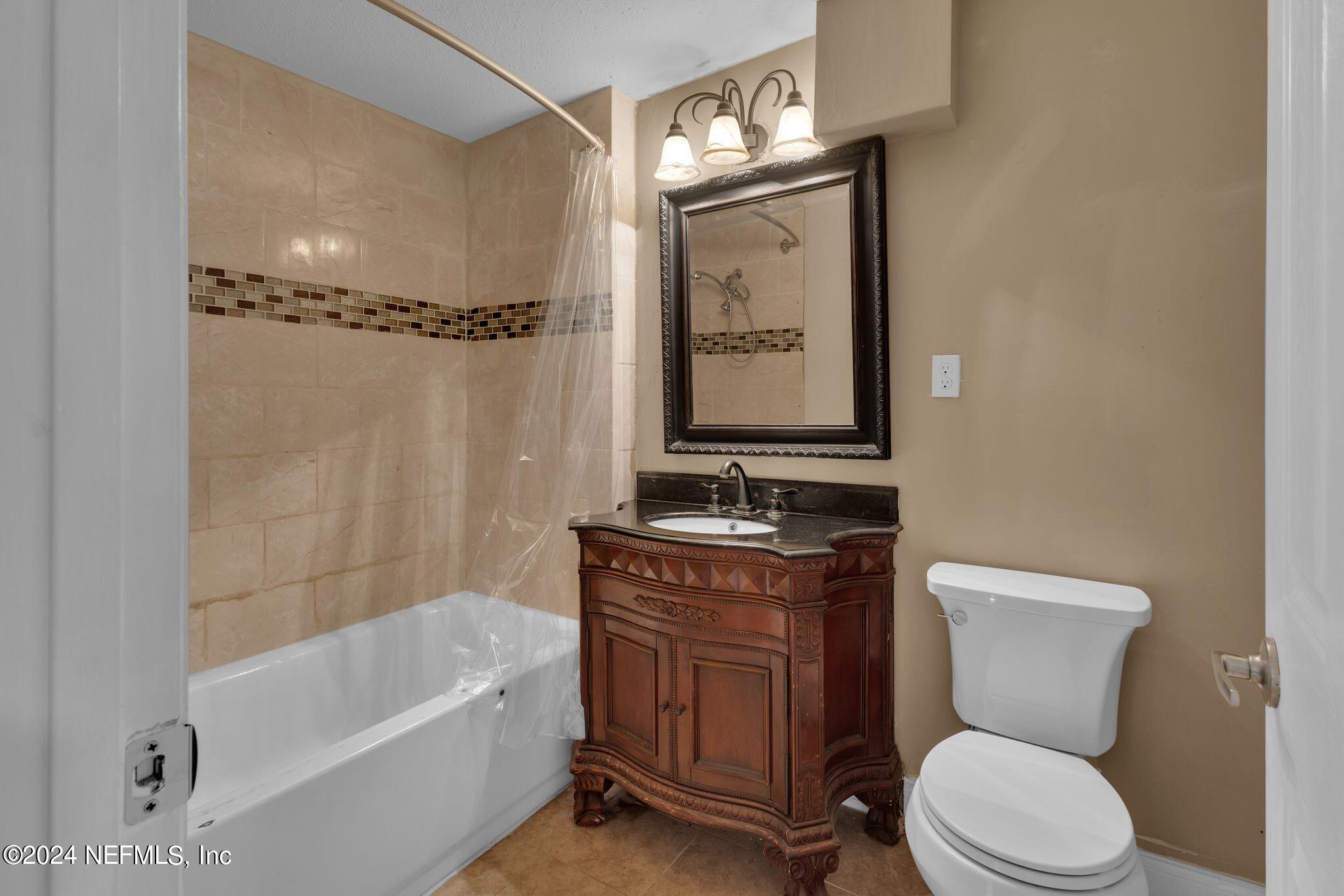 10357 Anson Road Jacksonville, FL 32246 - Photo 15 of 27 a bathroom with a toilet a sink and bathtub