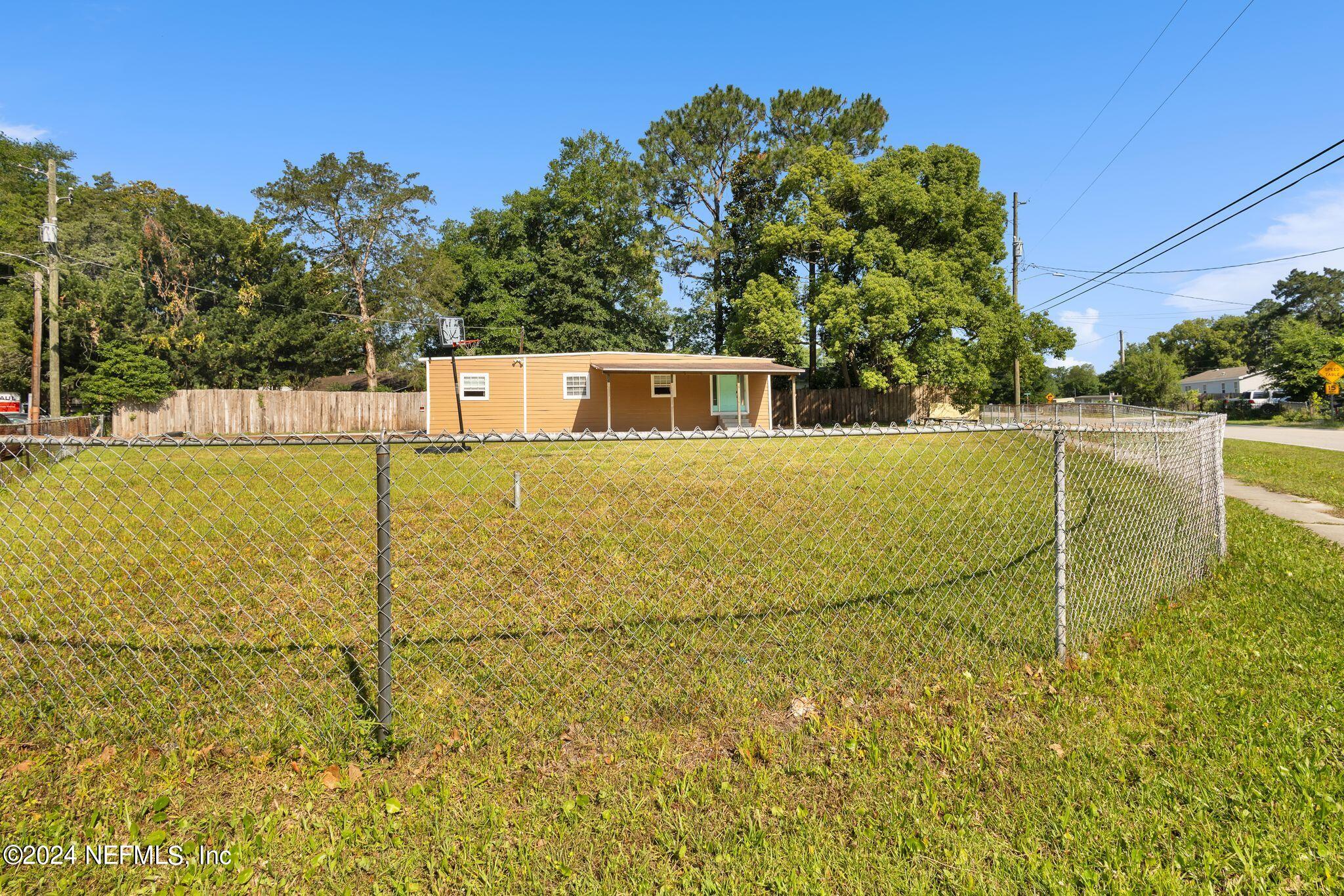 10357 Anson Road Jacksonville, FL 32246 - Photo 3 of 27 a view of a swimming pool