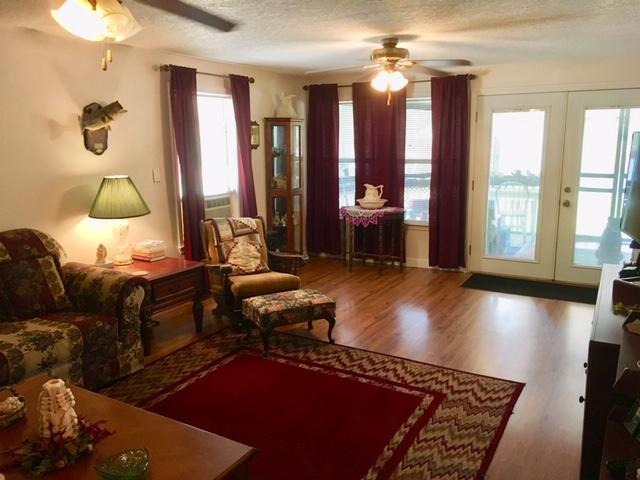 1401 Martin Road DeFuniak Springs, FL 32433 - Photo 35 of 51 Den Looking Toward Lake