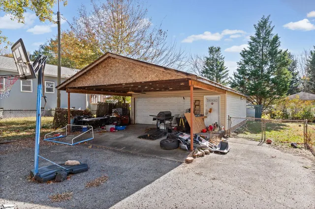 $199,900 | 819 Gordon St Extension, Greenville, SC 29611