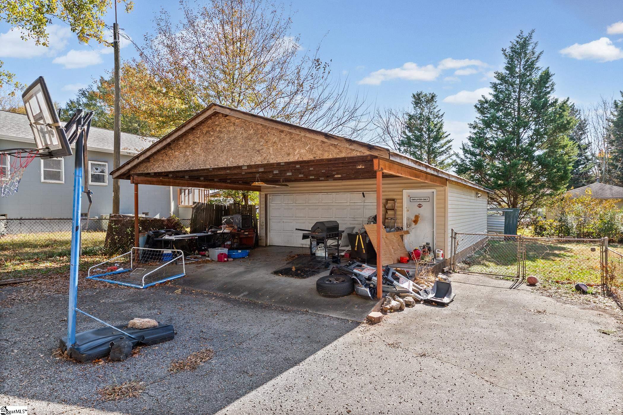 819 Gordon St Extension Greenville, SC 29611 - Photo 5 of 13