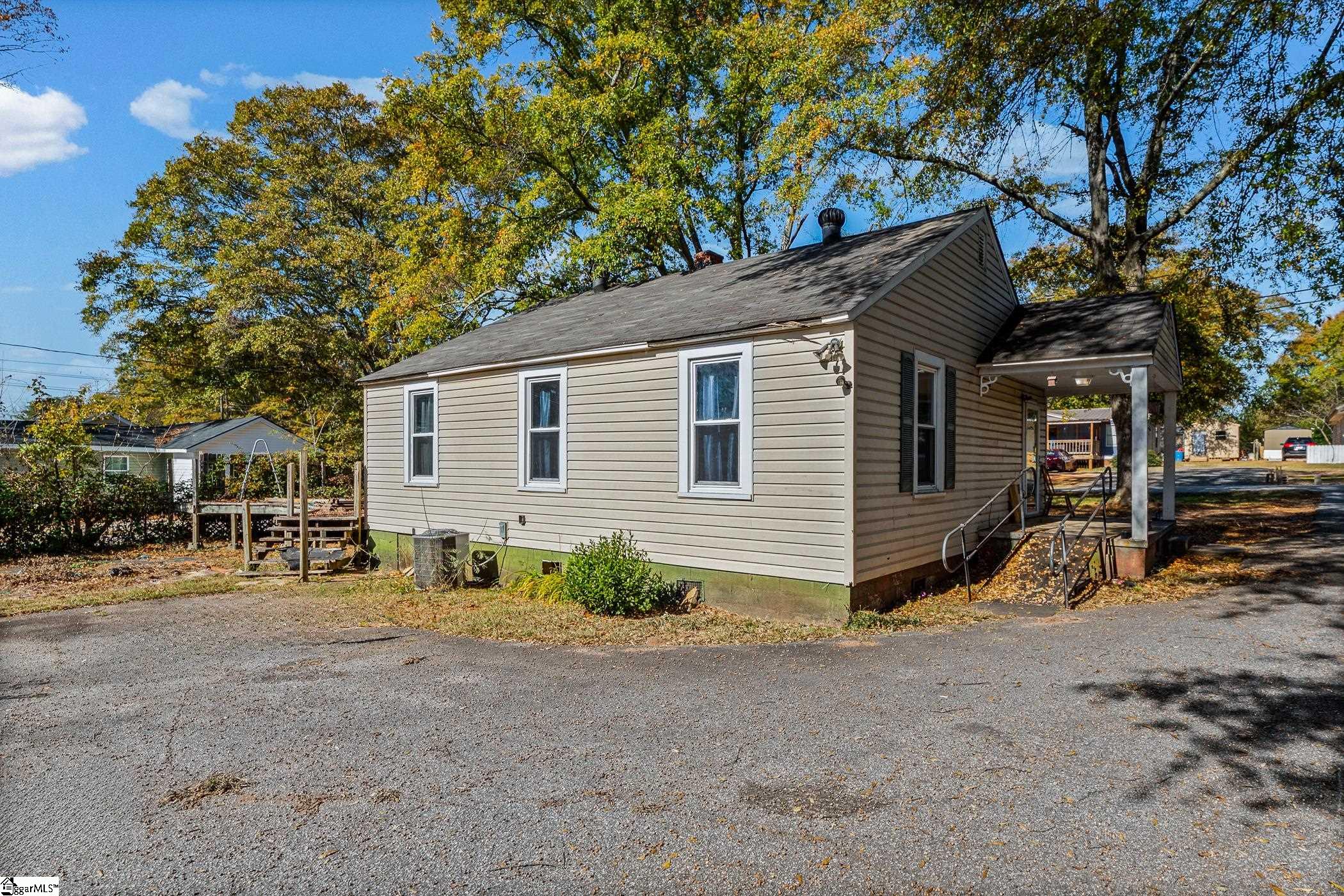 819 Gordon St Extension Greenville, SC 29611 - Photo 6 of 13