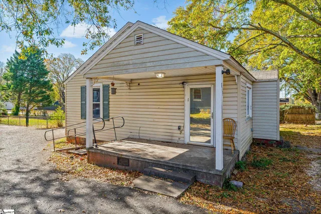 $199,900 | 819 Gordon St Extension, Greenville, SC 29611