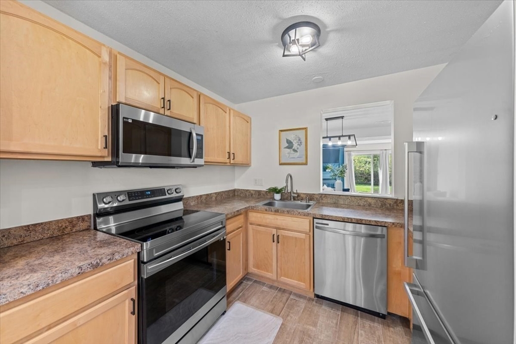 4 Apple Tree Hill Road, Unit 4 Hopkinton, MA 01748 - Photo 5 of 24 Gallery Image 5