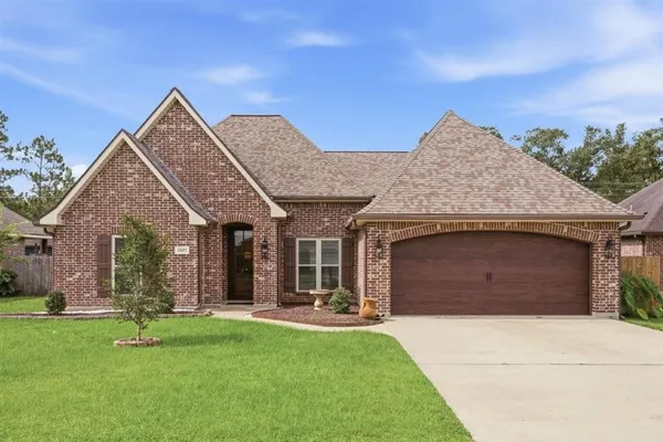 $310,000 | 1327 West Eagle's Nest, Lake Charles, LA 70611