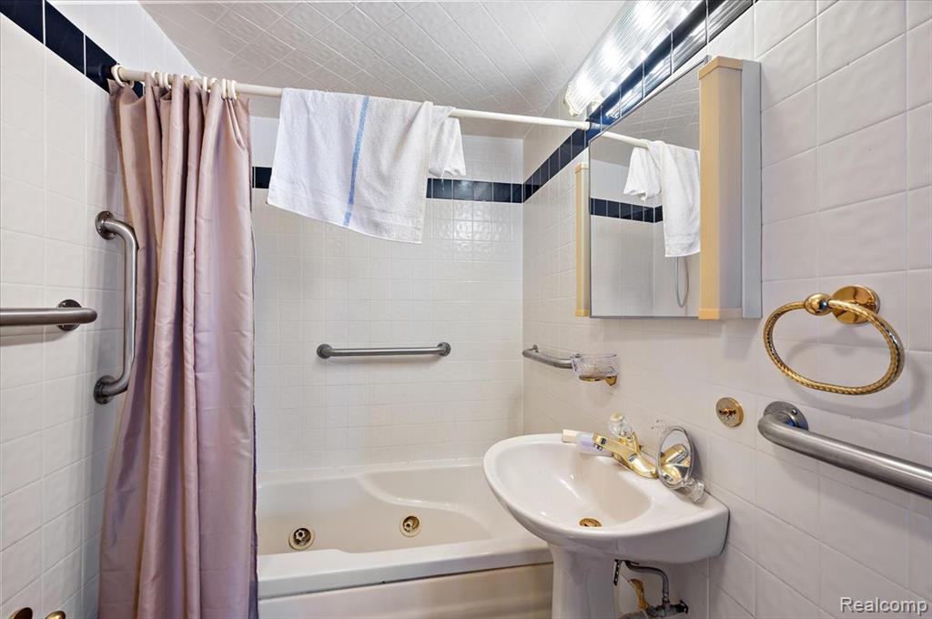 9287 North River Road, Unit 1 Algonac, MI 48001 - Photo 13 of 16