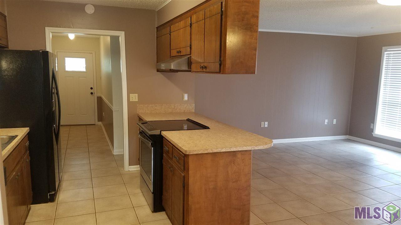 40157 La Rochelle Road Prairieville, LA 70769 - Photo 11 of 15 KITCHEN LOOKS INTO FOYER