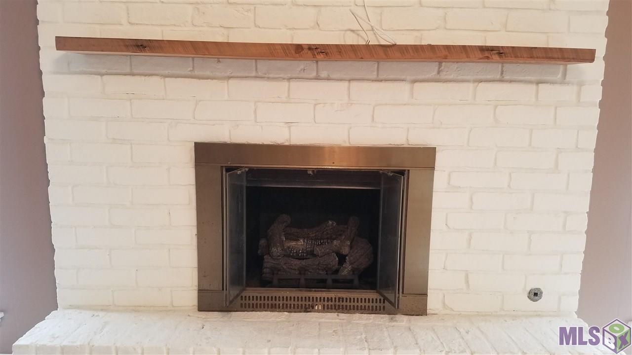 40157 La Rochelle Road Prairieville, LA 70769 - Photo 8 of 15 VENTLESS FIREPLACE