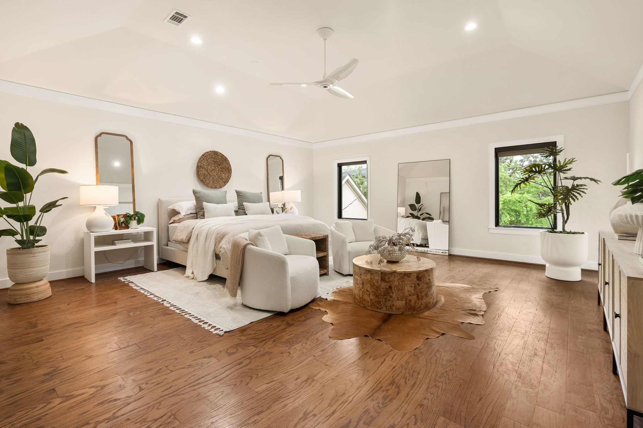 3847 Durness Way Houston, TX 77025 - Photo 24 of 48 Welcome to the primary retreat!