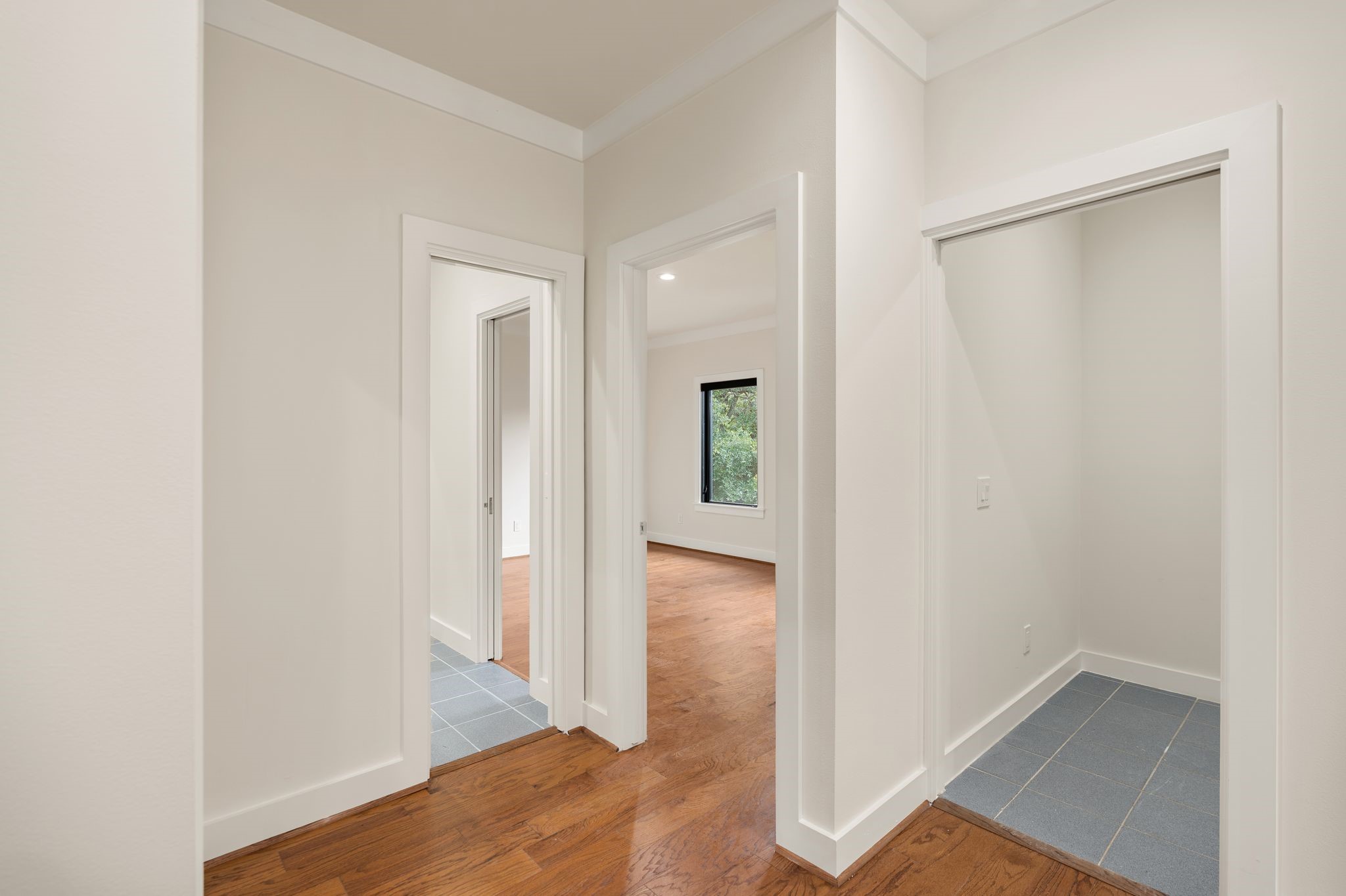 3847 Durness Way Houston, TX 77025 - Photo 36 of 48 The landing space between the bedrooms and utility room.