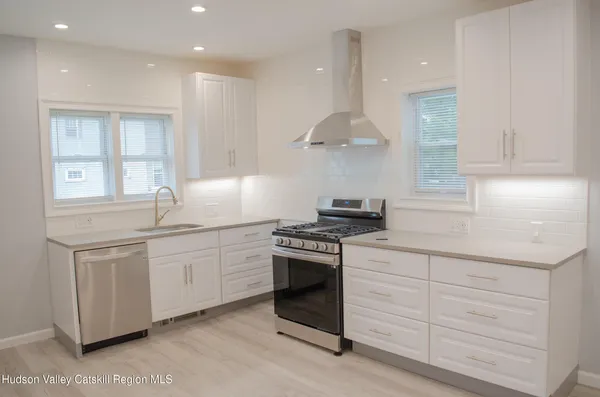 $1,900 | 152 St James Street, Unit 1, Kingston, NY 12401