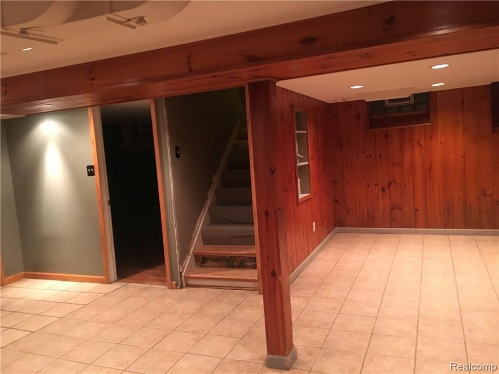 2048 Oxford Road Grosse Pointe Woods, MI 48236 - Photo 12 of 40