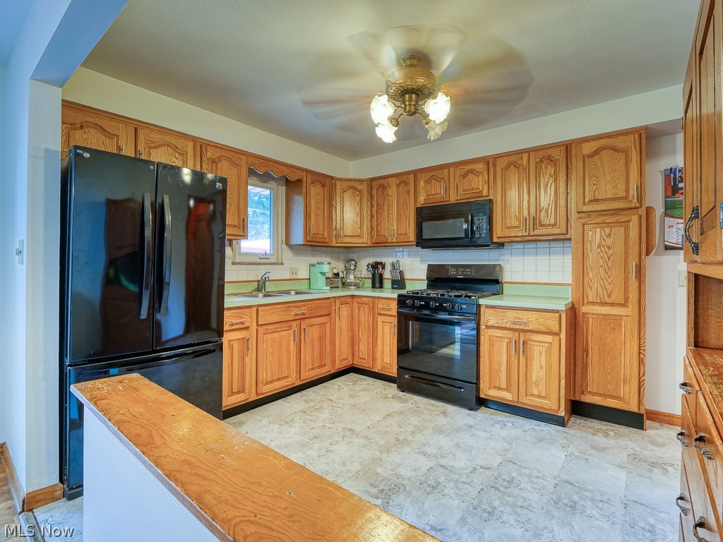 13943 Sheldon Road Cleveland, OH 44130 - Photo 15 of 35