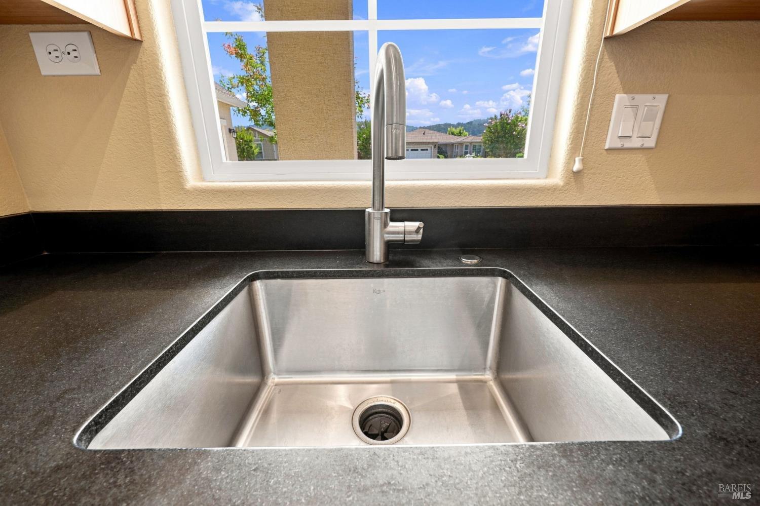 9333 Oak Trail Circle Santa Rosa, CA 95409 - Photo 12 of 42 Gallery Image 12