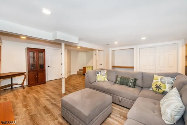 $555,000 | 44 Littlewood Court, Wayne, NJ 07470