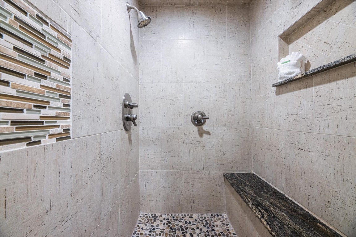 845 Holly Ridge Drive Houston, TX 77024 - Photo 5 of 10