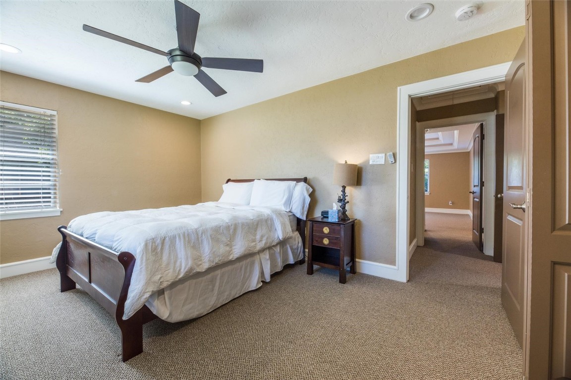 845 Holly Ridge Drive Houston, TX 77024 - Photo 6 of 10