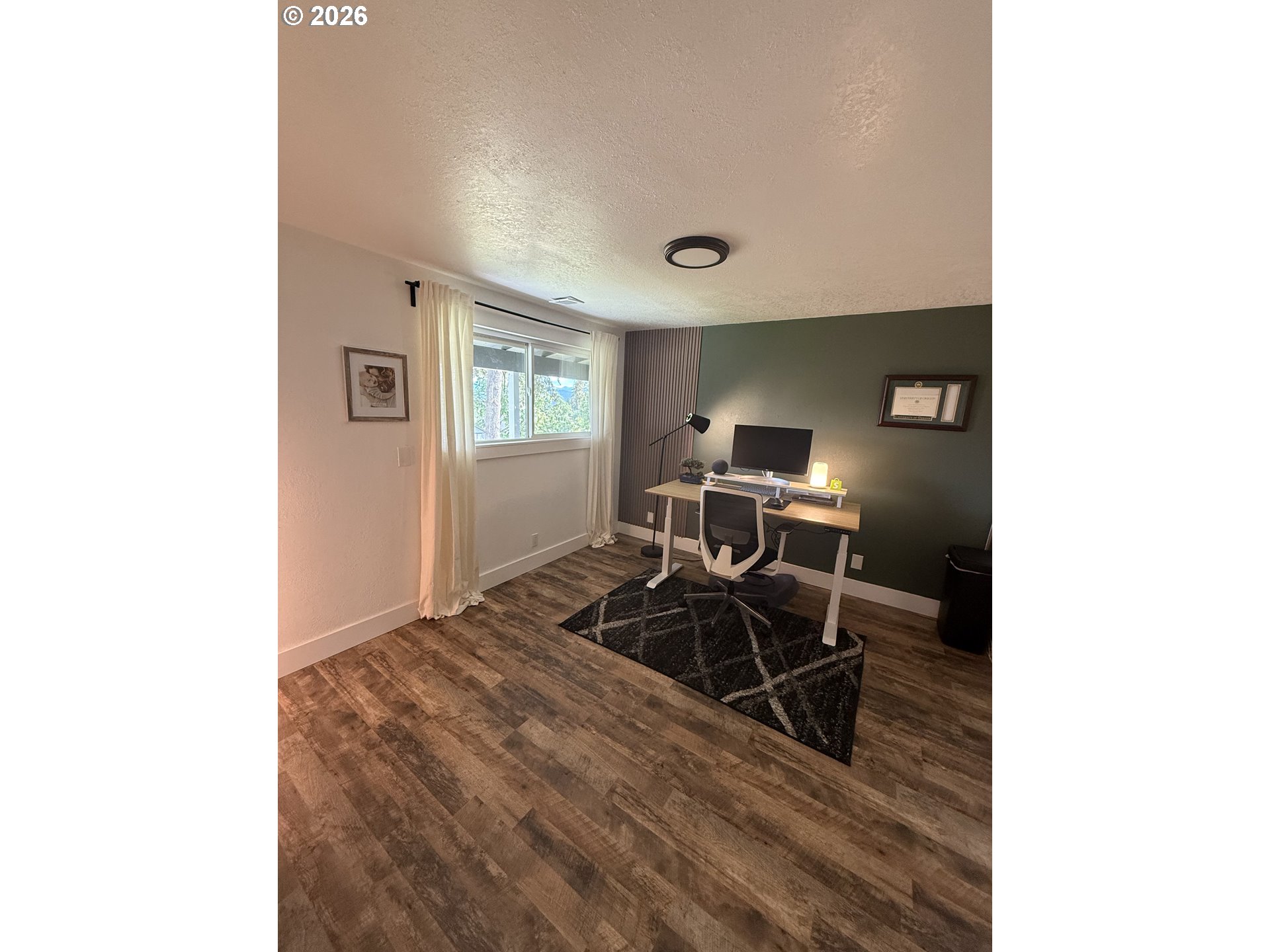 6974 Glacier Drive Springfield, OR 97478 - Photo 21 of 37 a room with table and chairs