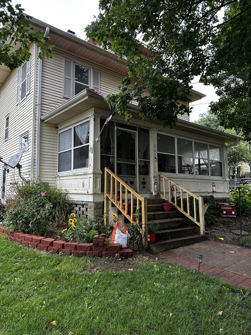 407 North Genesee Street Morrison, IL 61270 - Photo 1 of 24