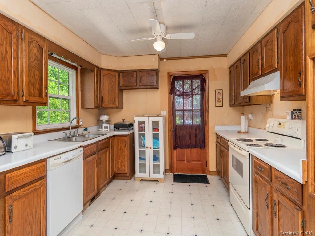25 Thompson Cove Road Clyde, NC 28721 - Photo 3 of 14