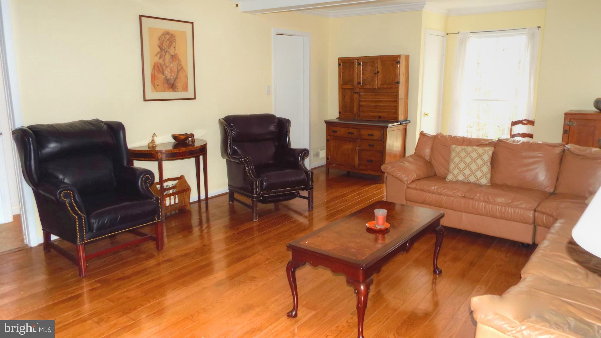 11611 Beall Mountain Road Potomac, MD 20854 - Photo 11 of 30 Family Room