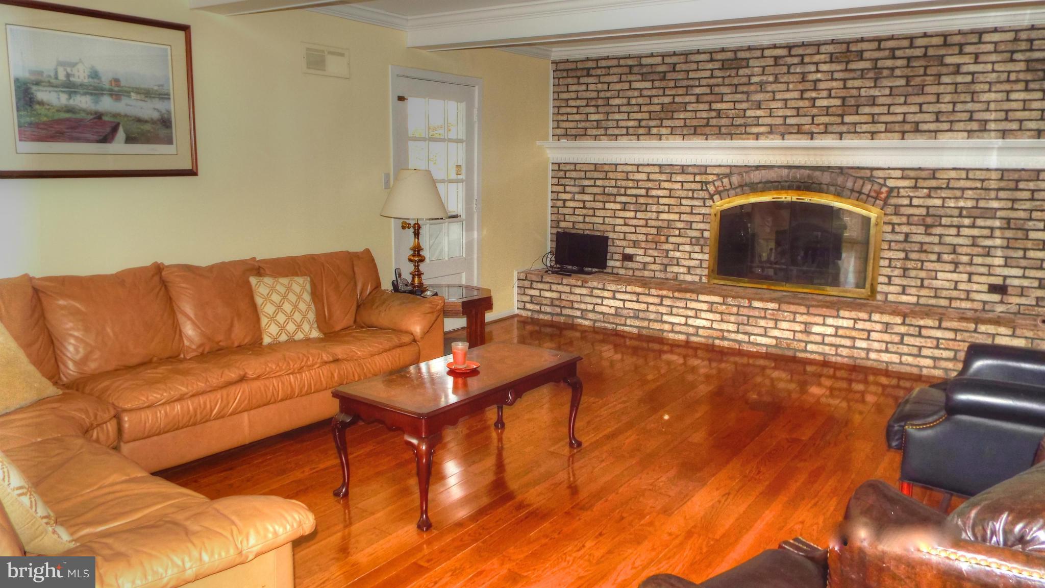 11611 Beall Mountain Road Potomac, MD 20854 - Photo 10 of 30 Family Room