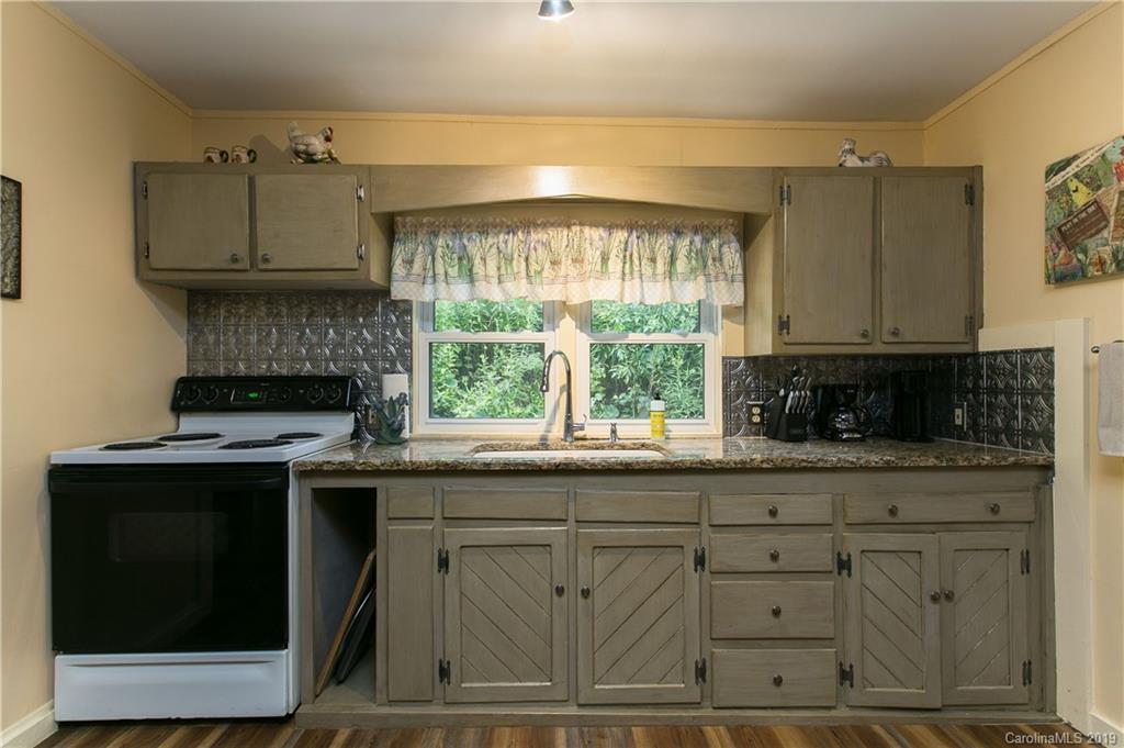 946 Old Fort Road Fairview, NC 28730 - Photo 4 of 44 Gallery Image 4