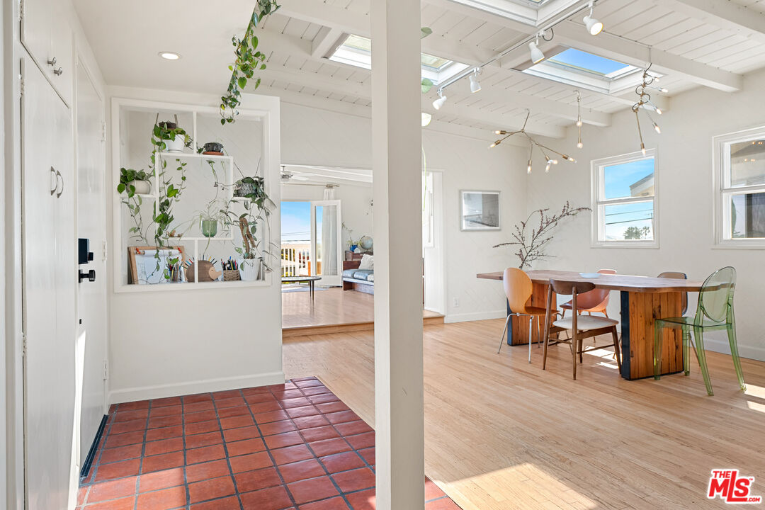 7421 Earldom Avenue Playa del Rey, CA 90293 - Photo 11 of 34 a view interior of a house and dining room