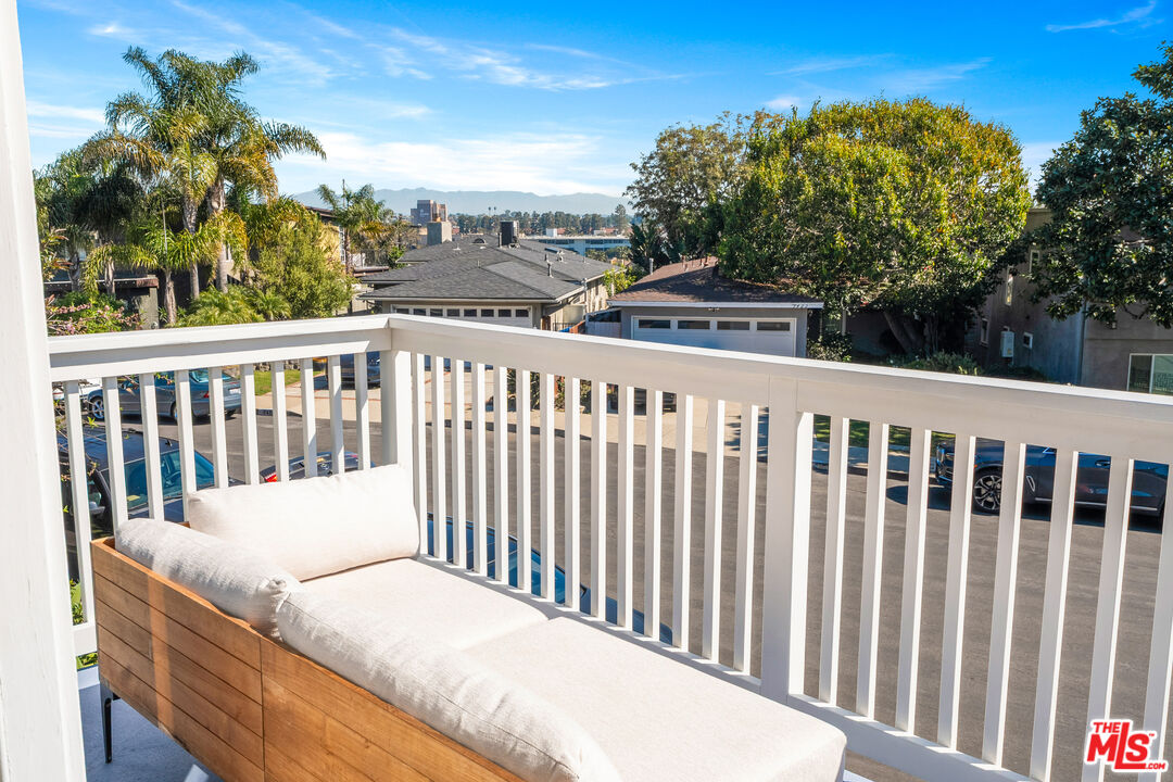 7421 Earldom Avenue Playa del Rey, CA 90293 - Photo 20 of 34 a view of a two chairs in the roof deck