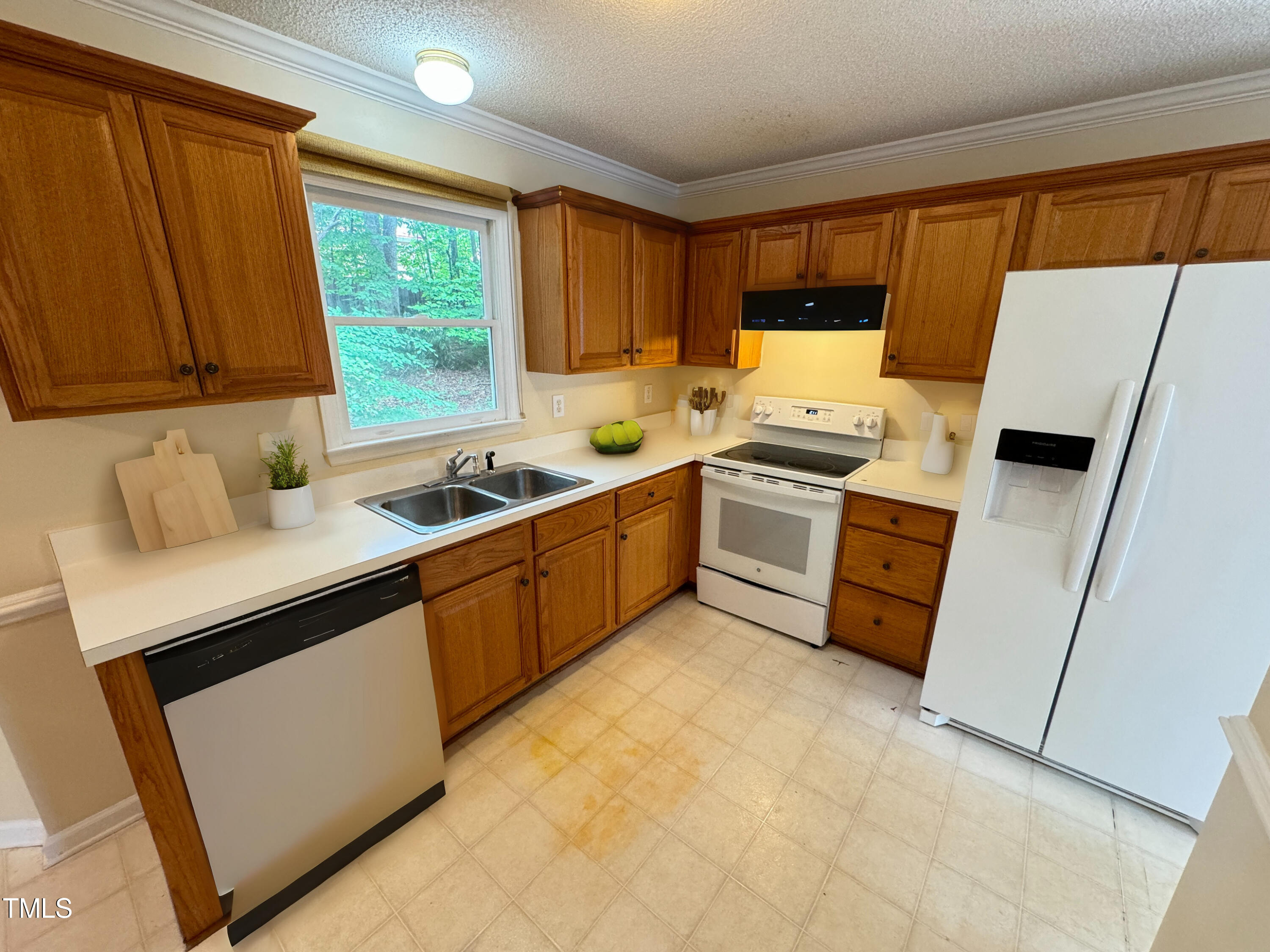 *Virtually Staged* Kitchen