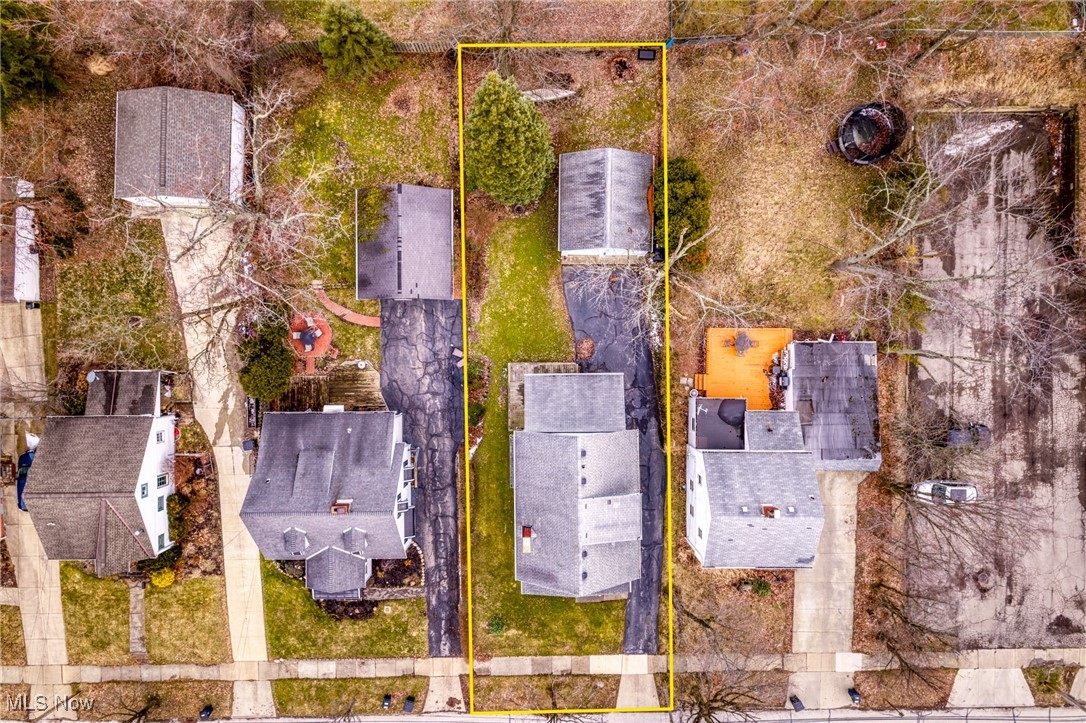 1437 Churchill Road Cleveland, OH 44124 - Photo 2 of 27