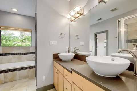 $4,000 | 1203 East 2nd Street, Unit B, Austin, TX 78702