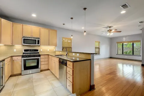 $4,000 | 1203 East 2nd Street, Unit B, Austin, TX 78702