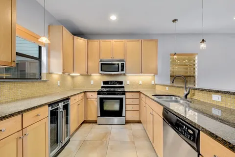 $4,000 | 1203 East 2nd Street, Unit B, Austin, TX 78702