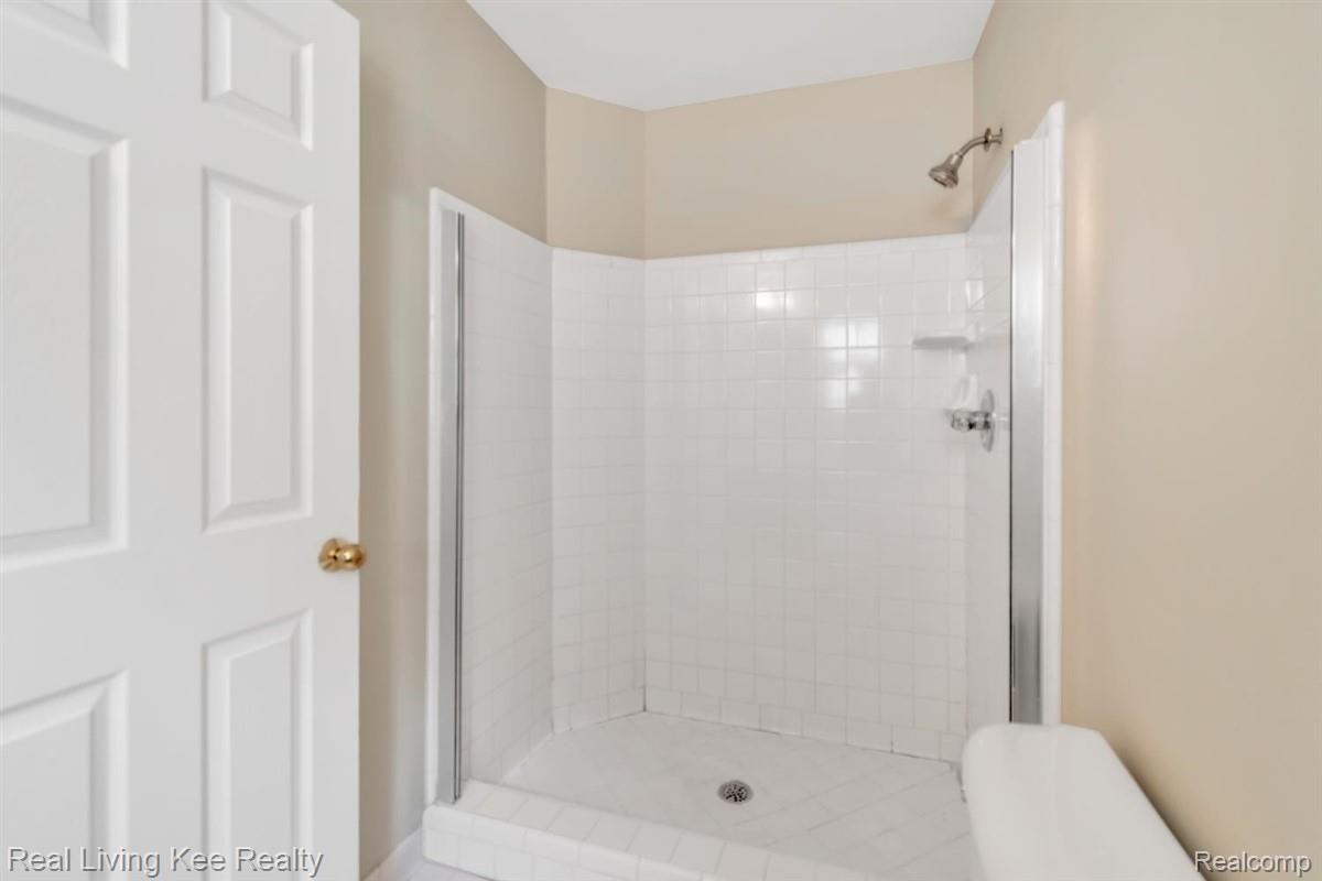 82 Eagle Ridge Road Lake Orion, MI 48360 - Photo 30 of 44 27-82-Eagle-Ridge-Rd-WindowStill-Re.jpg