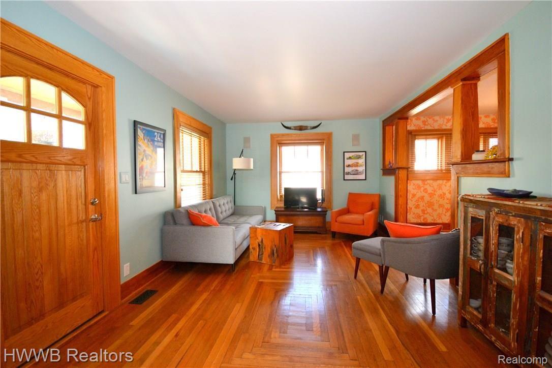 331 Parkdale Avenue Rochester, MI 48307 - Photo 4 of 23 Living Room.JPG2