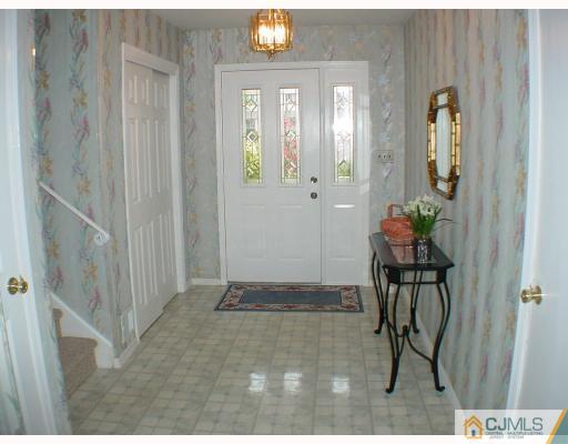 49 Meredith Road Edison, NJ 08817 - Photo 4 of 18 a view of hall way with mirror